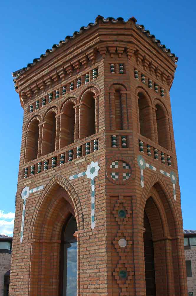 Teruel 12 - escalinata neo-múdejar.jpg